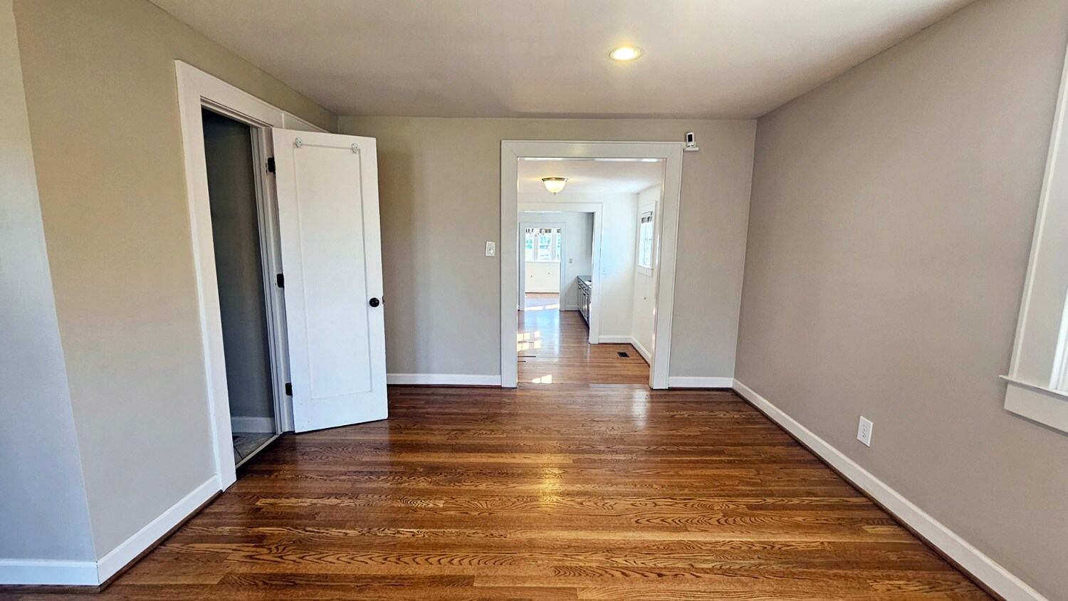 Building Photo - 2610 Woodlawn Dr