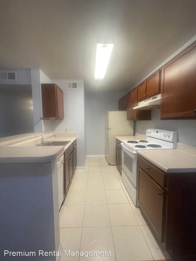 Building Photo - 2 br, 1 bath House - 6118 Westgate Dr #104