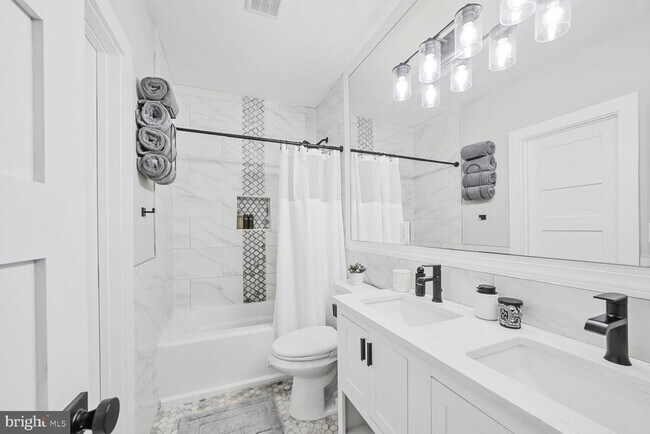 Building Photo - 1144 Owen Pl NE