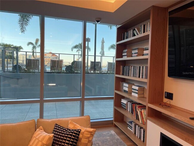 Building Photo - 400 Central Ave