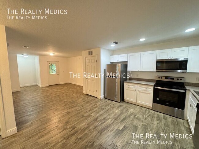 Building Photo - 708 Bon Air St