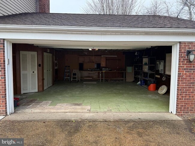 Building Photo - 448 Lake Ave