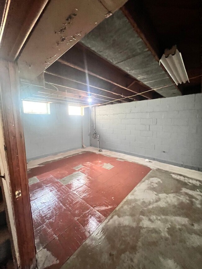 Building Photo - 5864 N 42nd St