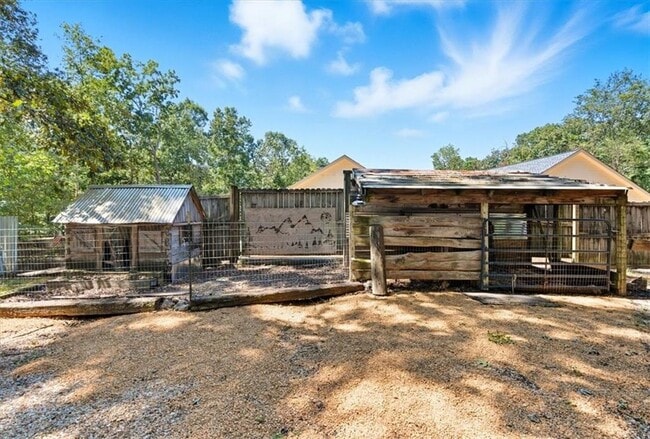 Building Photo - 96 Collins Rd