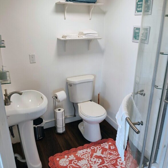 Bathroom - 615 S Main St