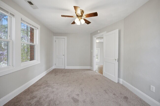 Building Photo - GORGEOUS 4 BED, 2.5 BATH HOME FOR RENT IN NORFOLK!