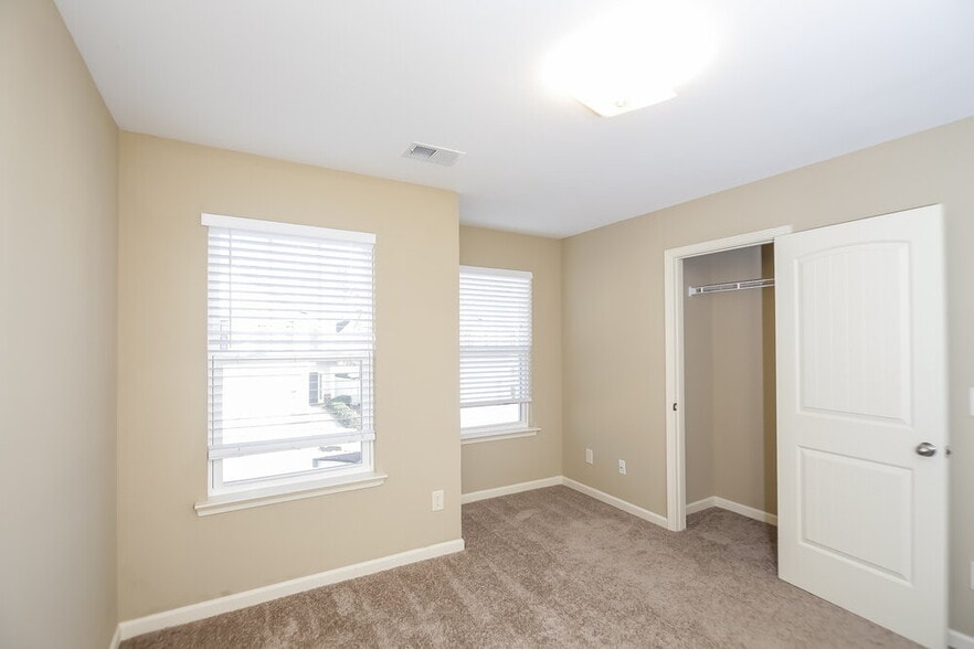 Building Photo - 457 Highland Falls Dr