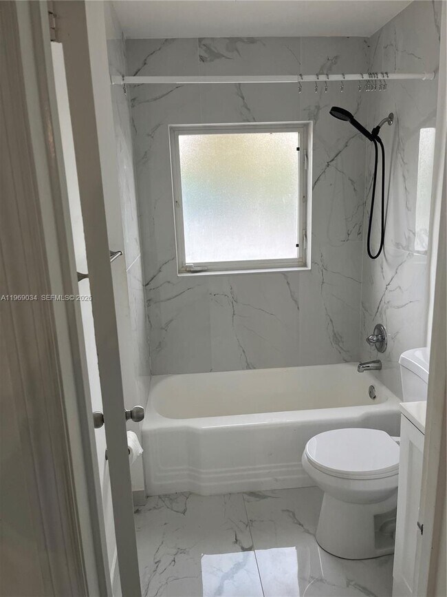 Building Photo - 92 Hendricks Isle