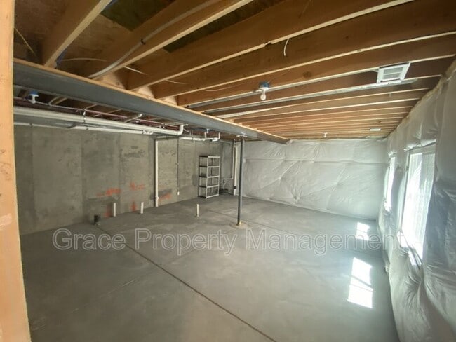 Building Photo - 389 Rodden Dr