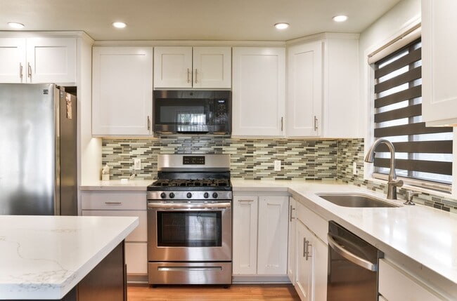 Building Photo - Charming 3 Bedroom Home in Klahanie | Issaquah Schools