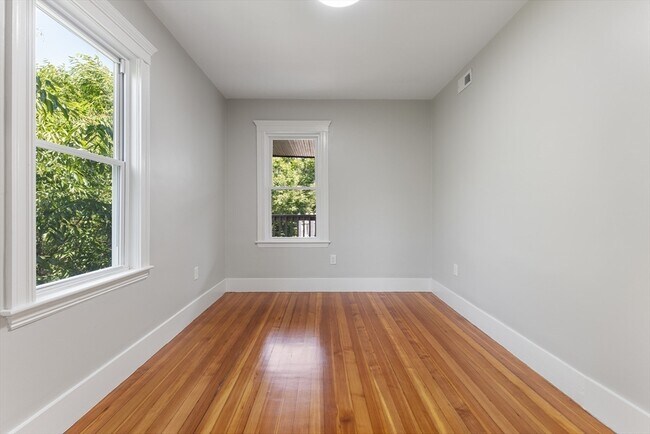 Building Photo - 64 Bakersfield St