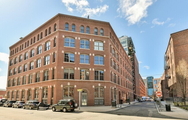 Building Photo - 35 Channel Center St