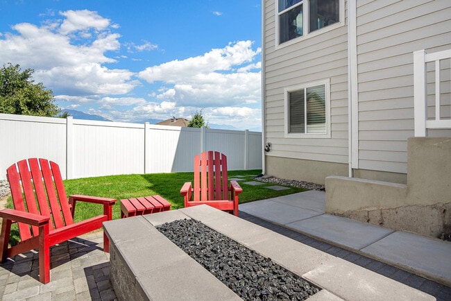 Building Photo - 2273 N Elderberry Dr