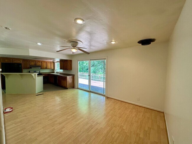 Building Photo - 4 Bedroom 2.5 Bathroom Home on 2 Acres Clo...
