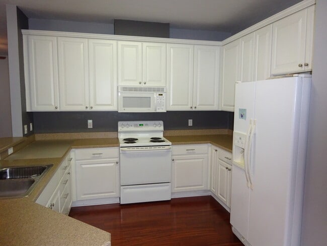 Building Photo - Great Home in Ellis Park. Sub Lease