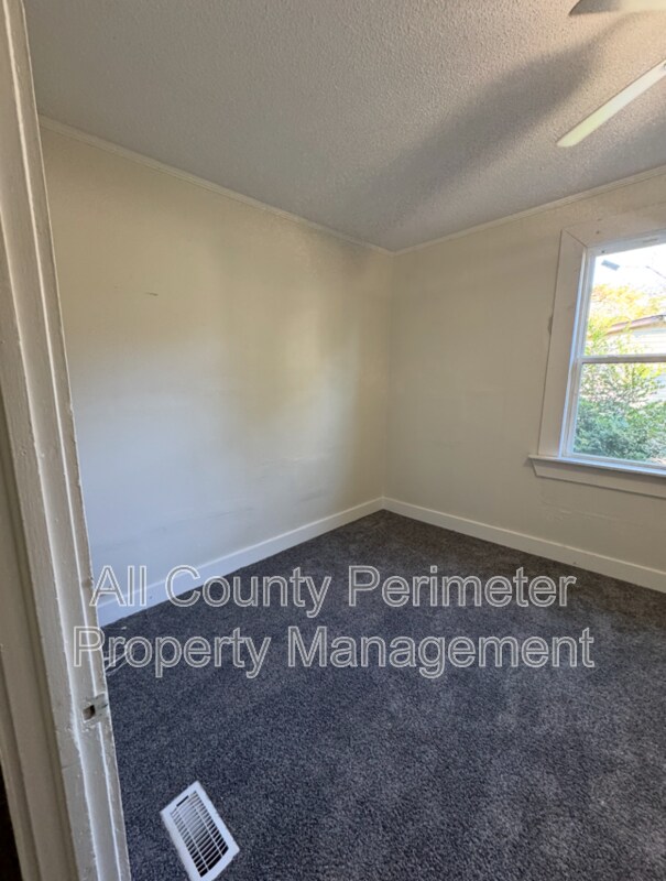 Building Photo - 2169 Neal Ave