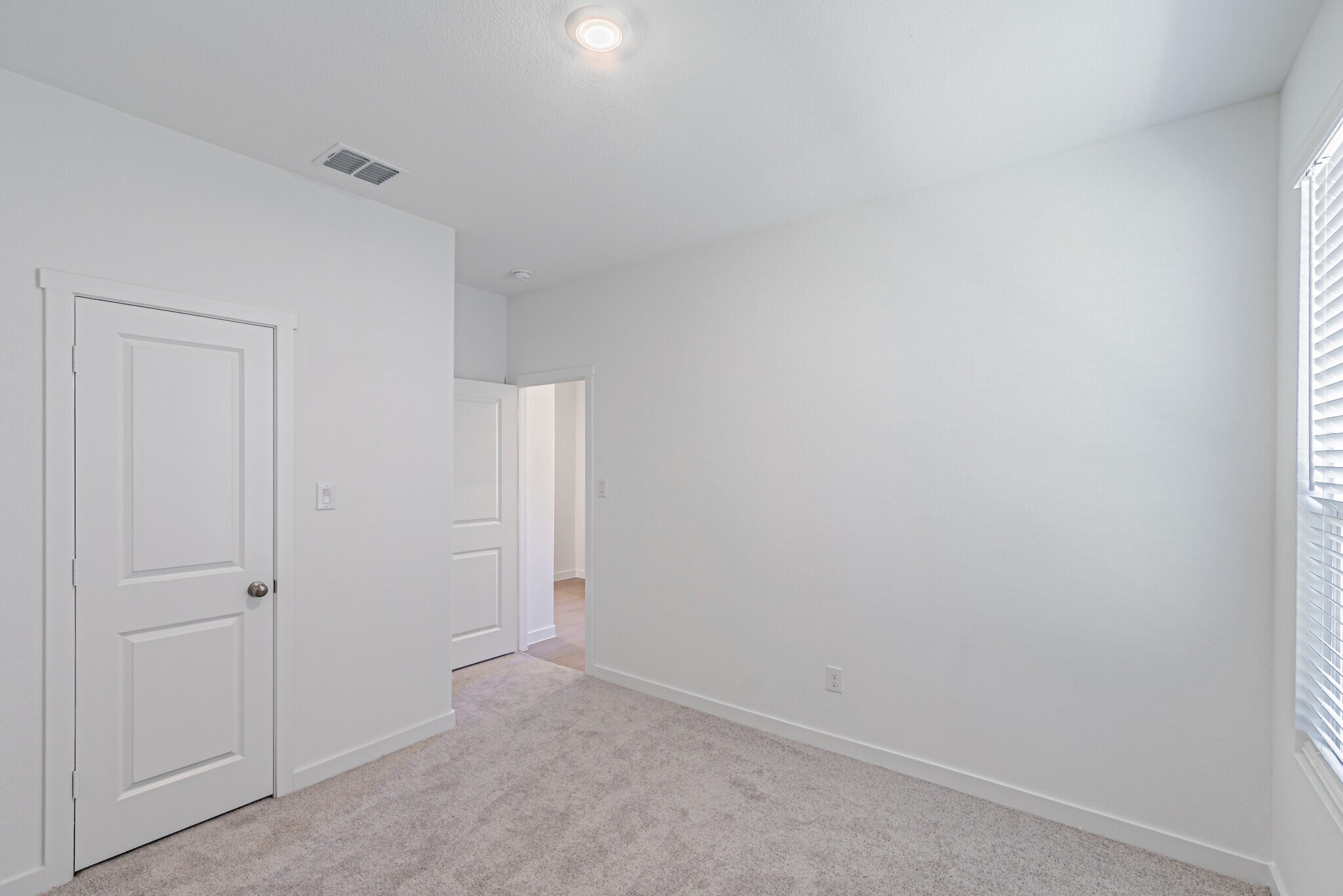 Building Photo - 10005 Warlander Dr