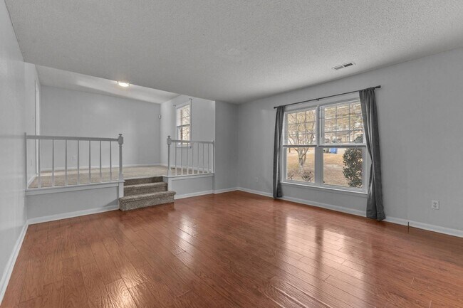 Building Photo - 6257 Lakehaven Dr