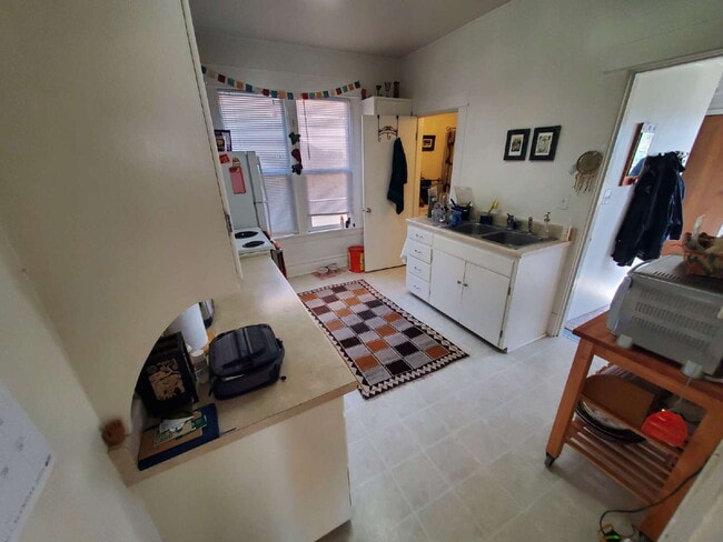 Building Photo - Charming 2-Bed Home in Bellingham's Columb...
