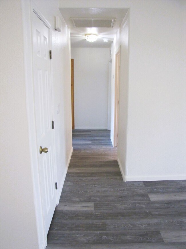 Building Photo - 3BR/2BA/2CG, 1519 sq.ft on half acre in Huachuca City, AZ