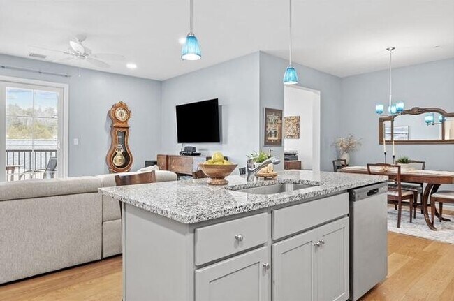 Building Photo - 1 Mariner's Wy