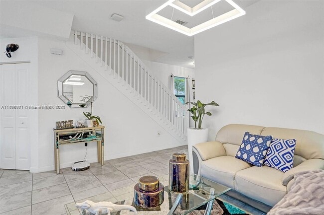 Building Photo - 360 NE 208th Terrace