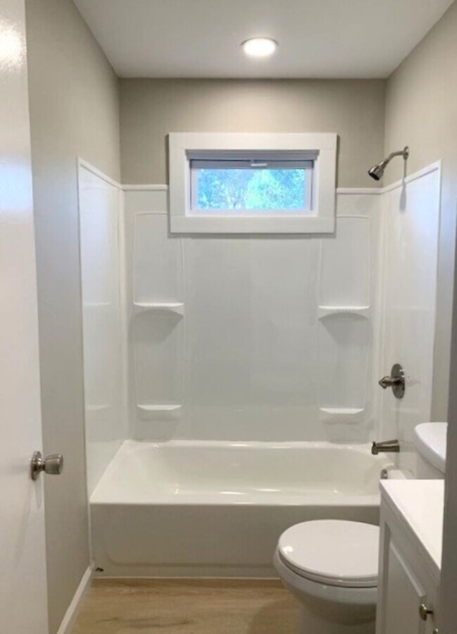 Building Photo - 50% OFF UNTIL 2026!  APPLICATION FEE ONLY ...