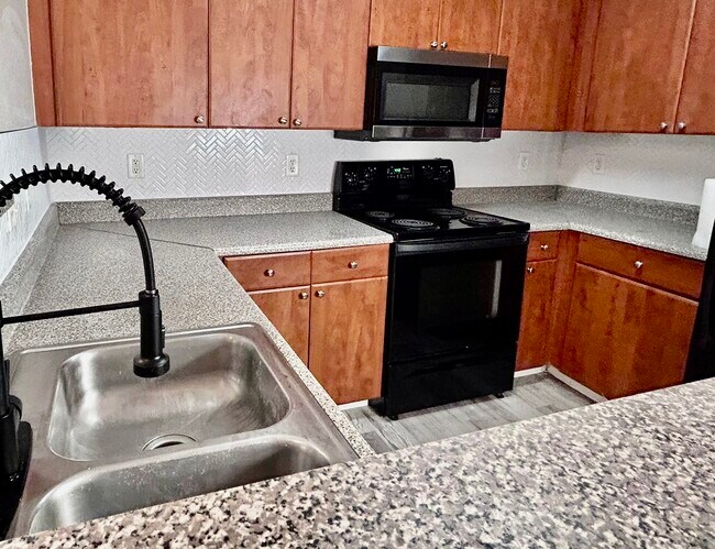 Building Photo - 202 E South St