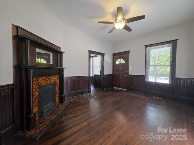 Building Photo - 904 S Salisbury Ave