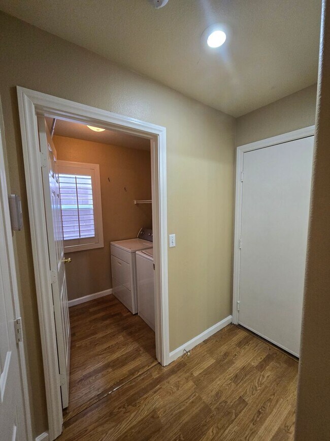 Building Photo - 816 Bow Creek Ln