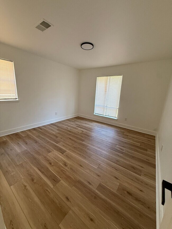 Building Photo - For Rent – Updated 3-Bedroom Home in Colon...