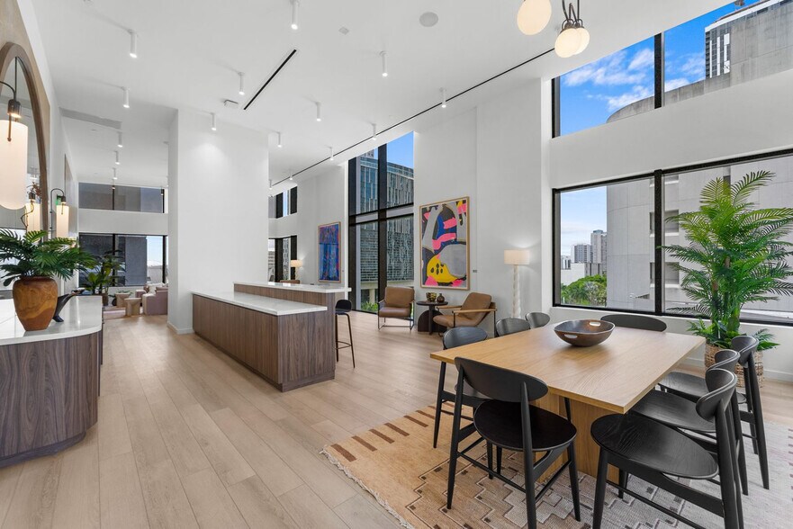 Building Photo - 225 N Miami Ave