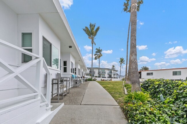 Building Photo - Ocean view Studio