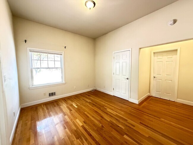 Building Photo - 738 Palmera Ct