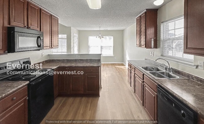 Building Photo - 3 Bed/2 Bath Home with Garage / Pet-Friendly / Vouchers Accepted / Available Now!