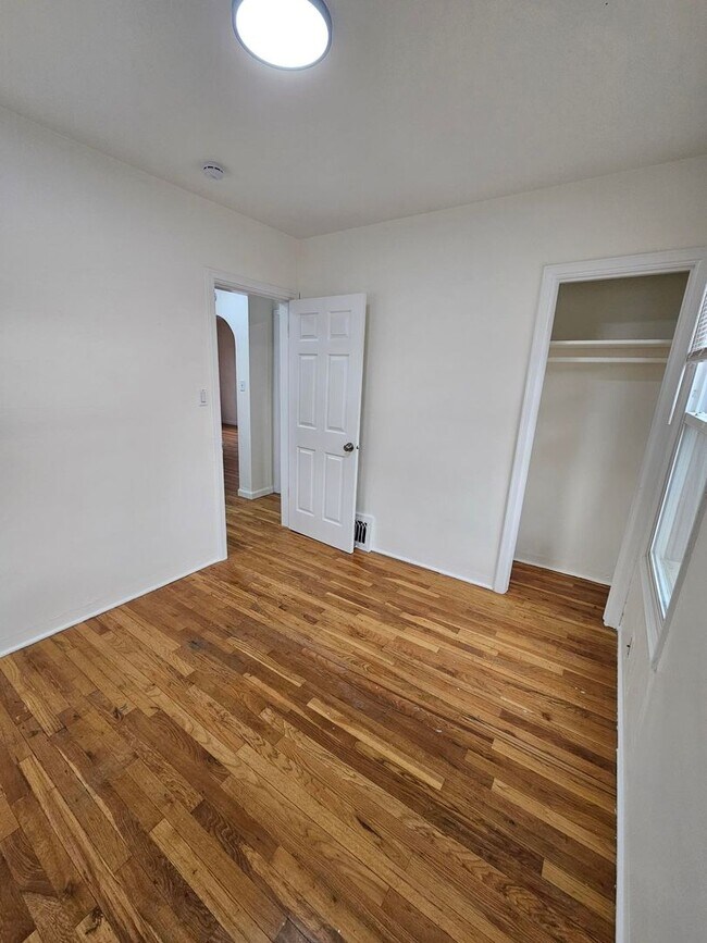 Building Photo - Available Now – 2 bedroom, 1 bathroom Boise Home with Fenced Yard and Detached Garage.  Basement ...