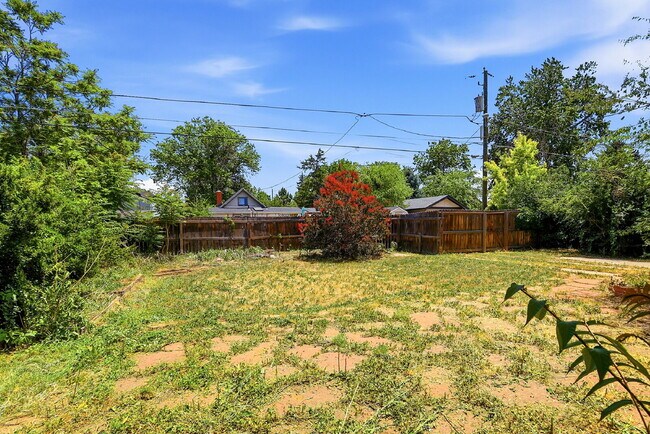 Building Photo - $2,145.95 with $600 off the first month's rent, 2 Beds - 1 Bath, Single Family Home in Denver wit...