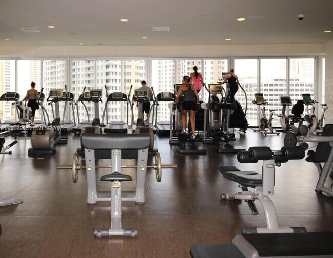 Building Photo - 495 Brickell Ave