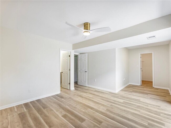 Building Photo - 605 Candler St