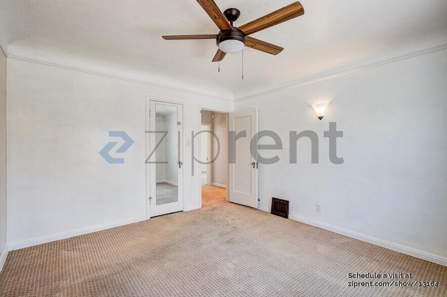 Building Photo - Unit
