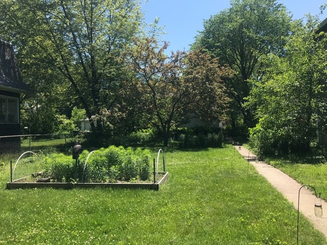 Building Photo - Discover Luxurious Harmony in the Heart of Evanston