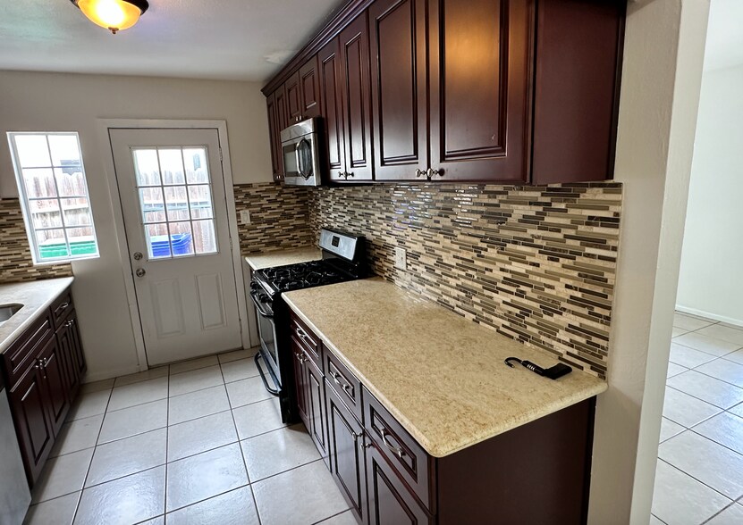 Building Photo - 3171 Luna Ave