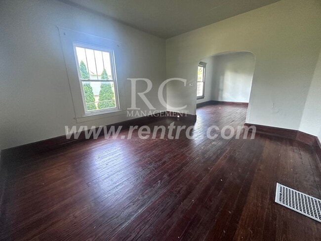 Building Photo - 6 National-