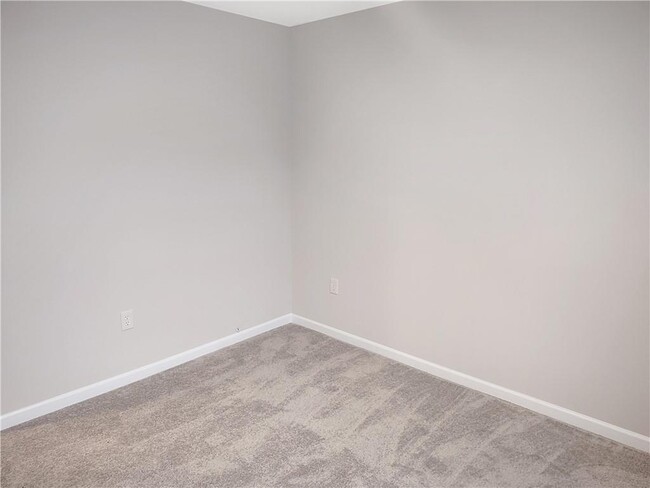 Building Photo - 533 Dove Way