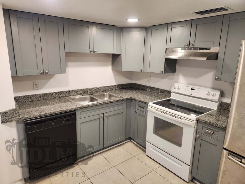 Building Photo - 12515 1st Is