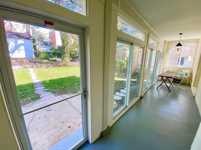 Building Photo - Stunning 4 Bed/3.5 Bath Historic Home - Be...