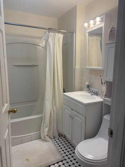 Building Photo - 60 Egmont St