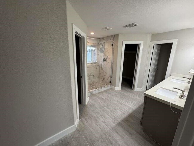 Building Photo - 529 Brandon Rd