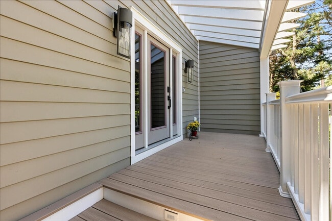 Building Photo - 710 Lighthouse Ave