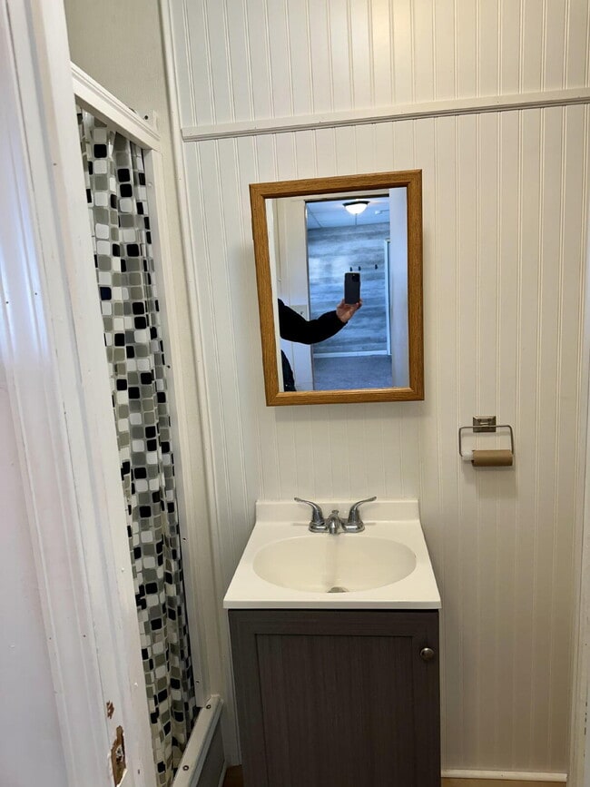 Building Photo - "Charming Studio Retreat with Modern Comforts in Virginia, MN!" (*accepts Section 8 tenants)